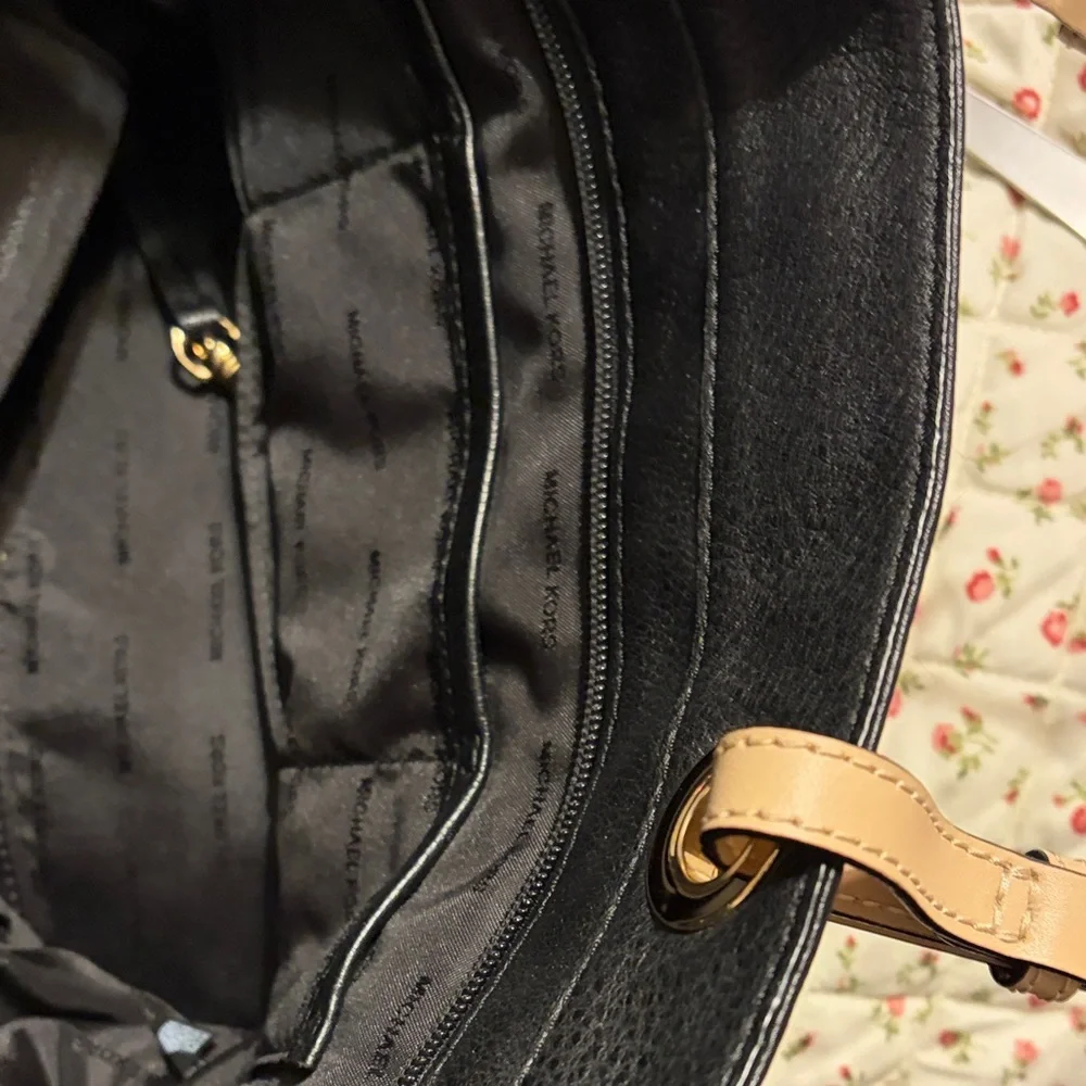 Michael Kors Black and Tan Leather handbag.Bedford Leather zip tote.